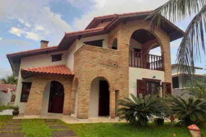 Casa com piscina, churrasqueira e ar-condicionado